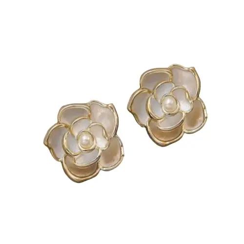 Off White Flower Design Stud Earring